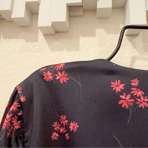 Keepsake Infinity Long Sleeve Wrap Blouse Top with tie Black Ditsy Size M NWT - Picture 6 of 8